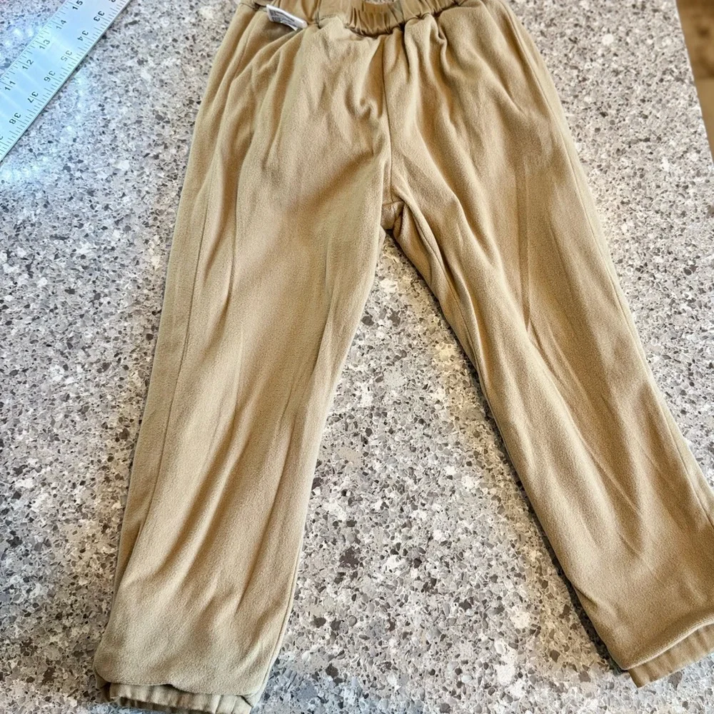 Uniqlo l Kid’s Heat Tech Khaki’s l Size 3-4